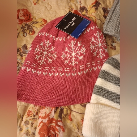 (4) PC Women's Beanie & Pom Pom Variety - Picture 2 of 16